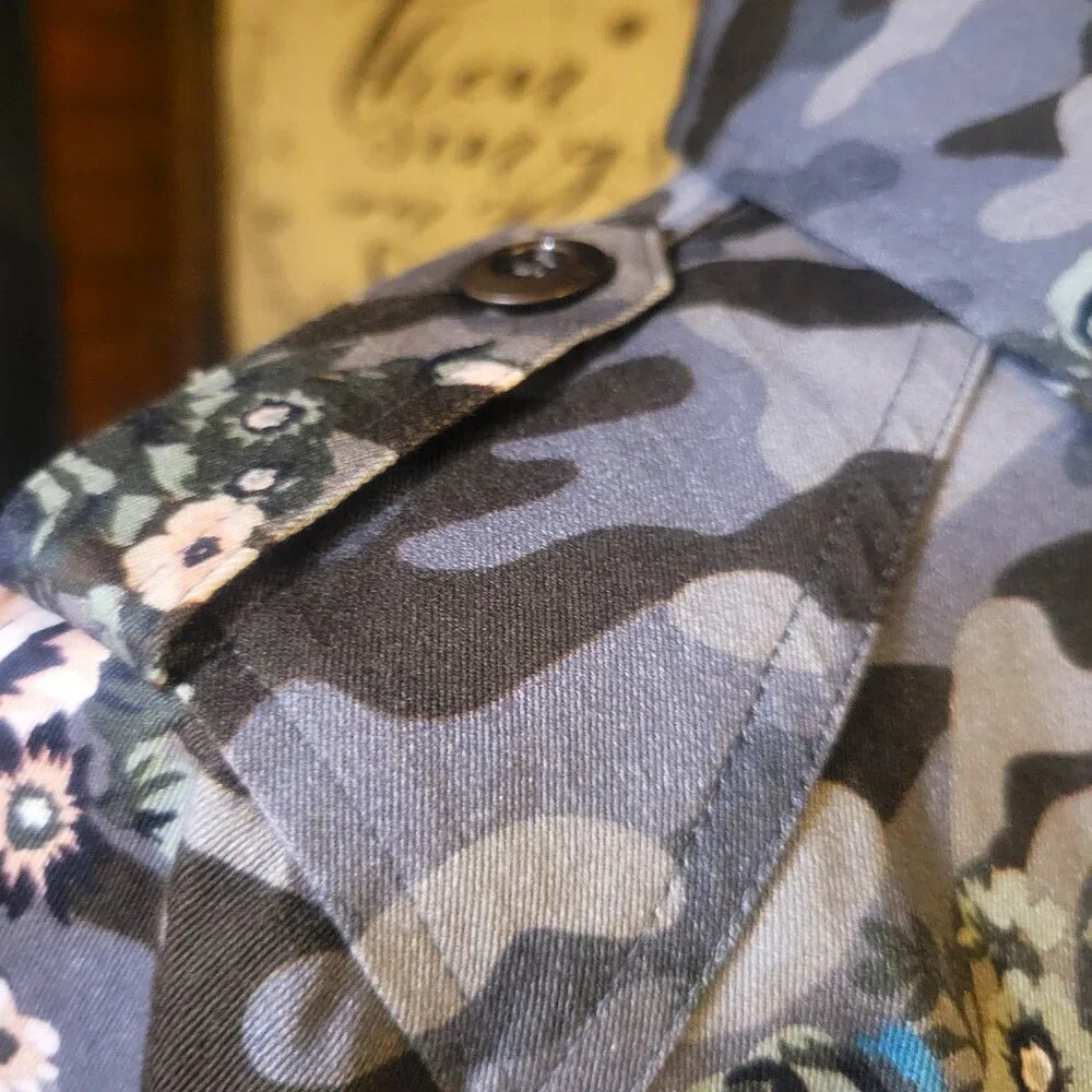NWOT Montana Co Floral/Camo in Greens/Cream Cropped Front Jacket - Size L
